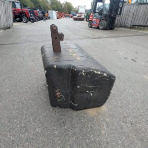 AGCO 1100KG WEIGHT BLOCK
